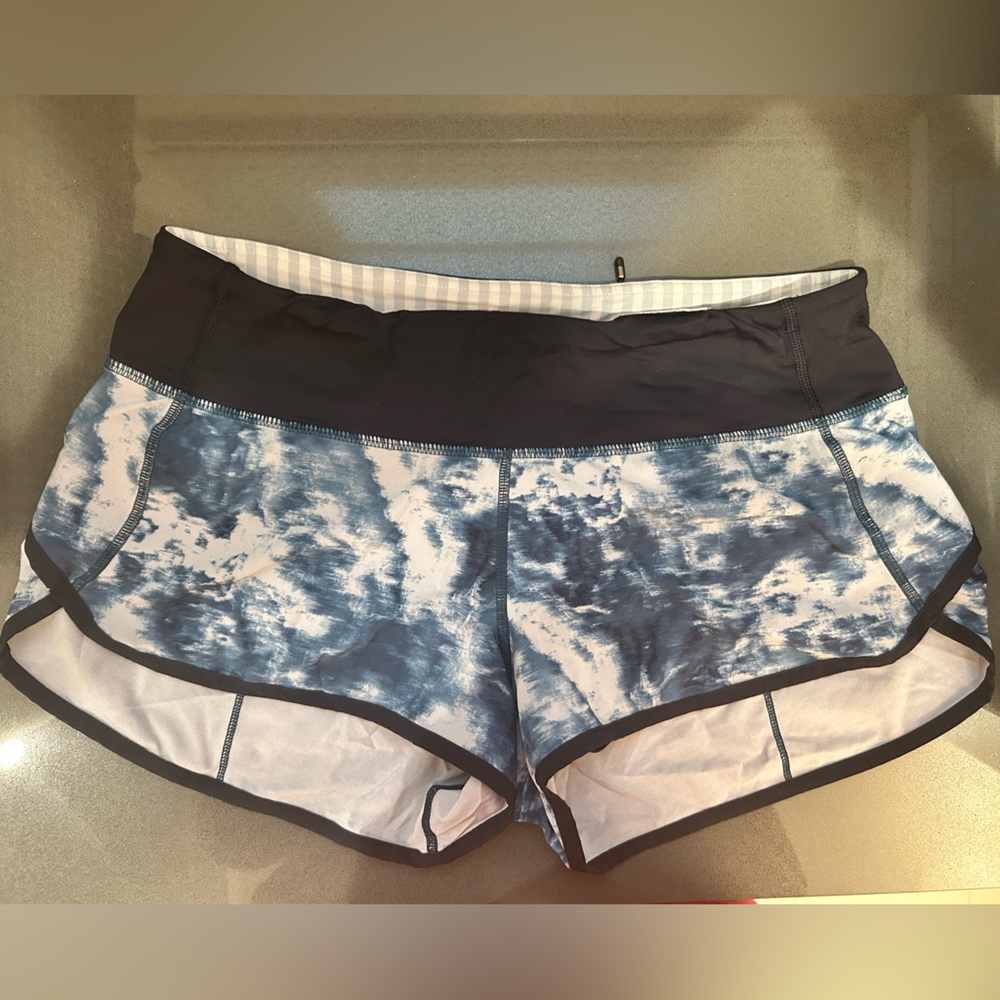 LULULEMON SPEED UP SHORTS 2.5” in blue tiedye